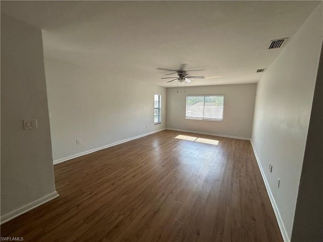 4712 SE 5th PL 201, Cape Coral, FL 33904