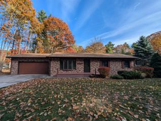 2540 West Drive, Tawas City, MI 48763