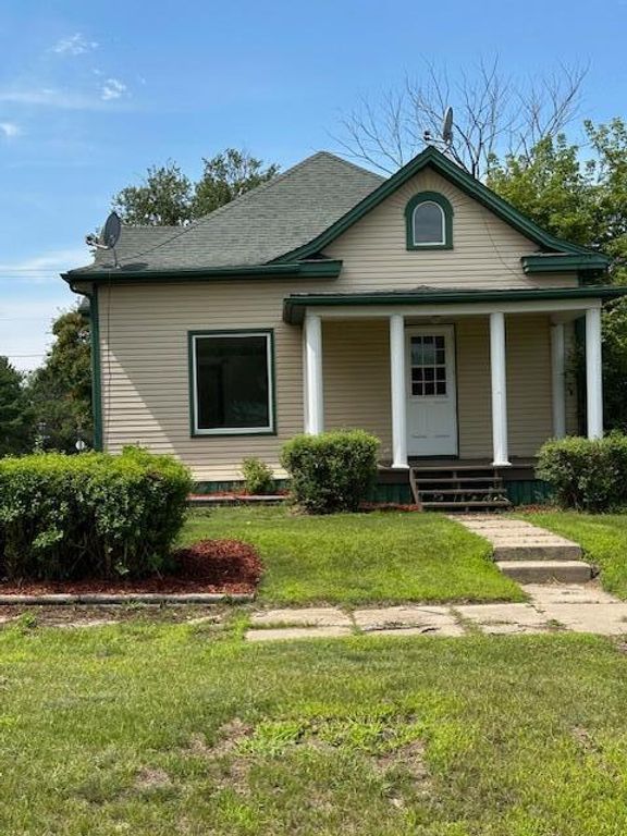 302 Cedar Avenue NW, Cass Lake, MN 56633