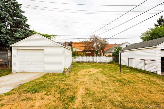 15605 Veronica Avenue, Eastpointe, MI 48021