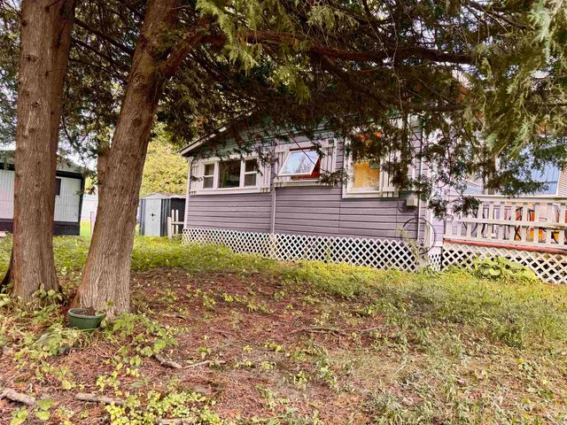 35 Hammond Shore Road, Franklin, VT 05457