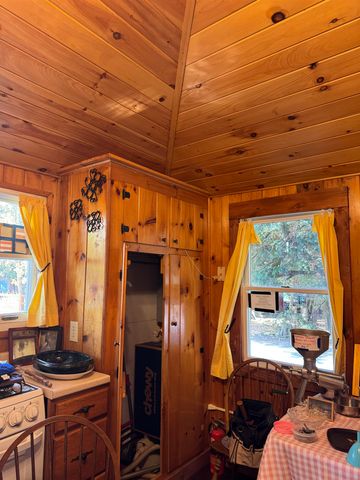 35 Hammond Shore Road, Franklin, VT 05457