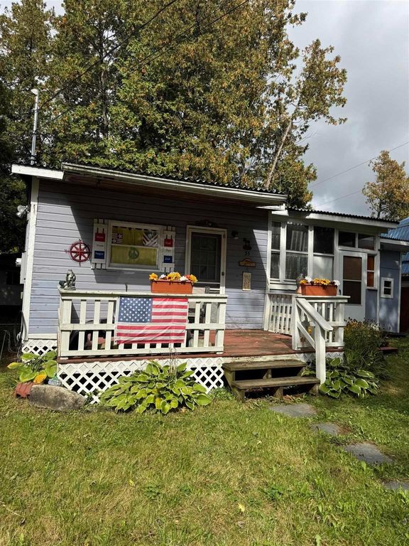 35 Hammond Shore Road, Franklin, VT 05457