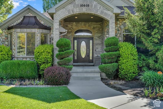 10605 S WILLOW VALLEY RD, South Jordan, UT 84095