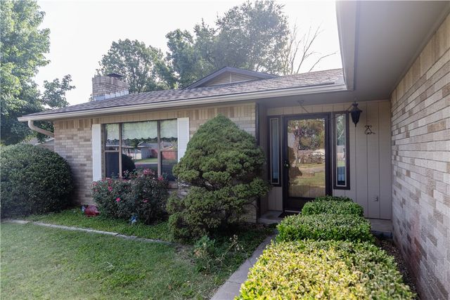 2815 W Highland Drive, Rogers, AR 72756