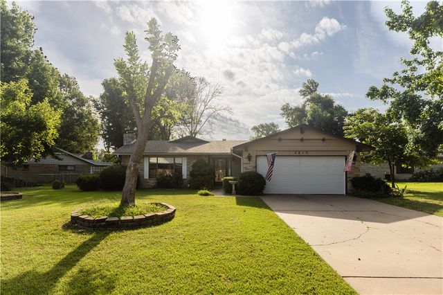 2815 W Highland Drive, Rogers, AR 72756