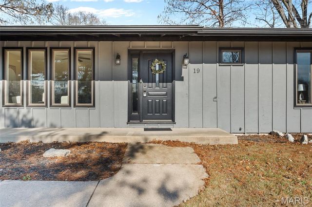 19 Ruth Ann Drive, Godfrey, IL 62035