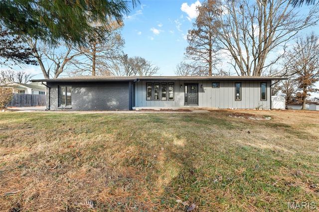 19 Ruth Ann Drive, Godfrey, IL 62035