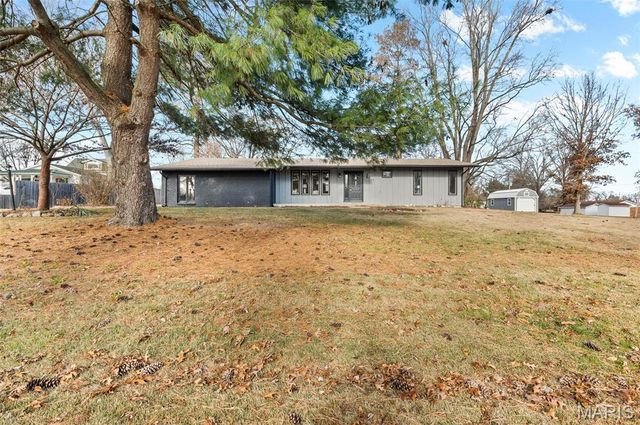 19 Ruth Ann Drive, Godfrey, IL 62035