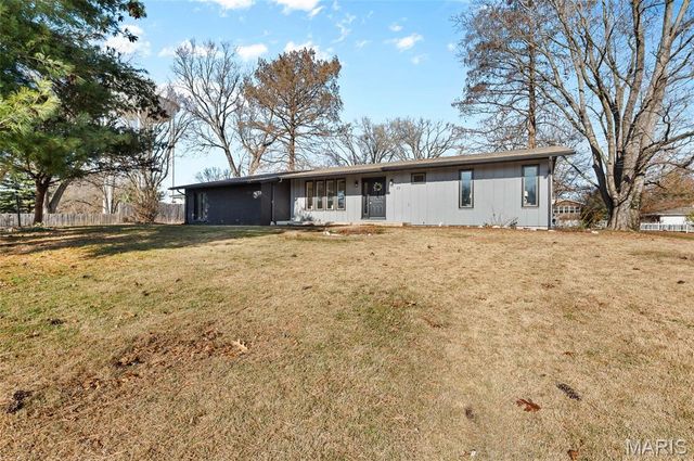 19 Ruth Ann Drive, Godfrey, IL 62035