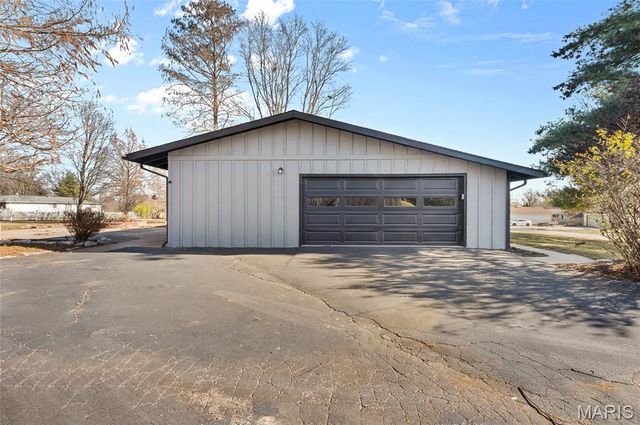 19 Ruth Ann Drive, Godfrey, IL 62035