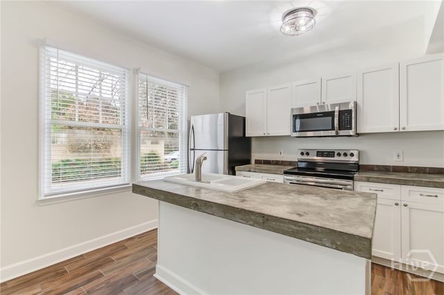301 W Henry Street B, Savannah, GA 31401