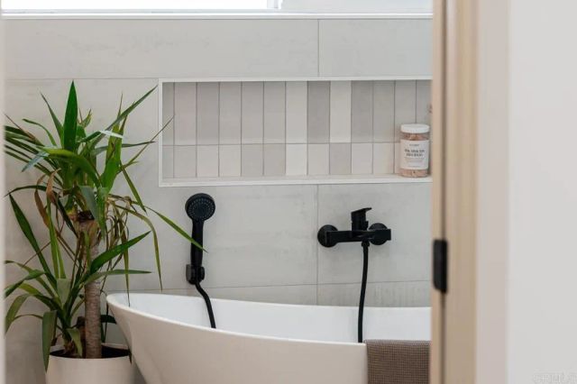 4860 Park Drive, Carlsbad, CA 92008