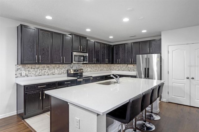 189 LUXMORE ROAD, Groveland, FL 34736