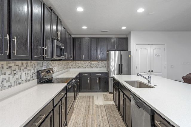 189 LUXMORE ROAD, Groveland, FL 34736