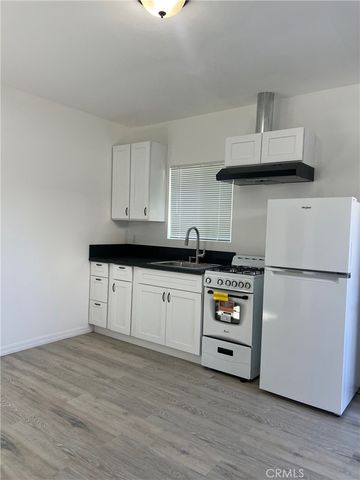 18740 Valerio St, Reseda, CA 91335