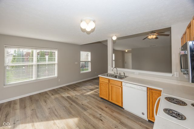 7123 N Lyndhurst Crossing, Mccordsville, IN 46055