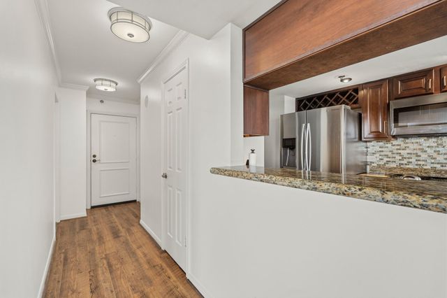 3525 Sage Road 1204, Houston, TX 77056