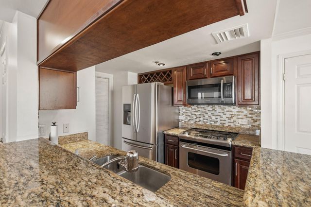 3525 Sage Road 1204, Houston, TX 77056