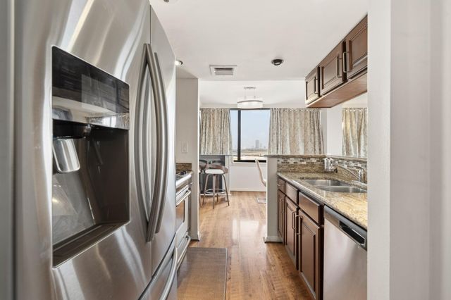 3525 Sage Road 1204, Houston, TX 77056