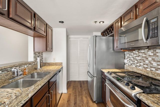 3525 Sage Road 1204, Houston, TX 77056