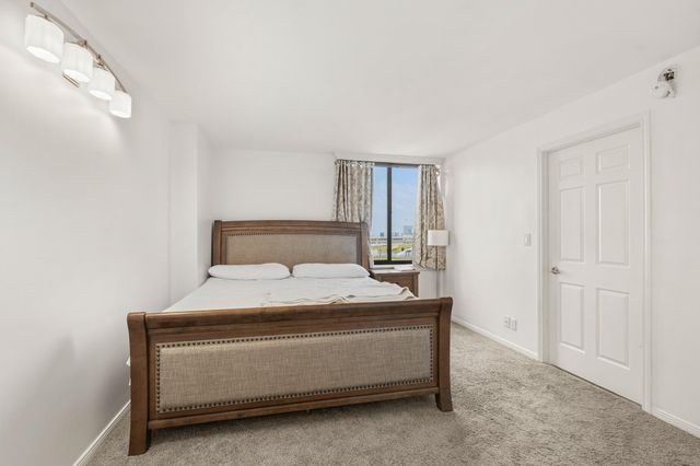 3525 Sage Road 1204, Houston, TX 77056