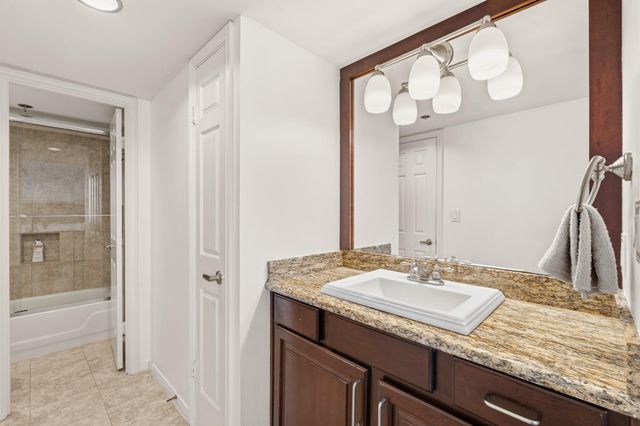 3525 Sage Road 1204, Houston, TX 77056