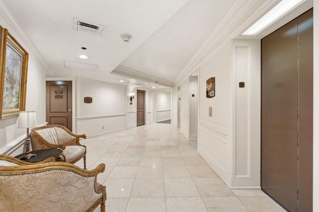 3525 Sage Road 1204, Houston, TX 77056