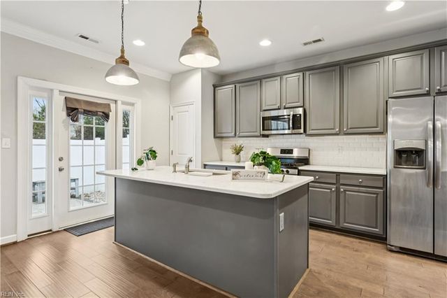 100 Wineberry WAY, Yorktown, VA 23692