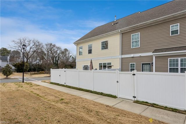 100 Wineberry WAY, Yorktown, VA 23692