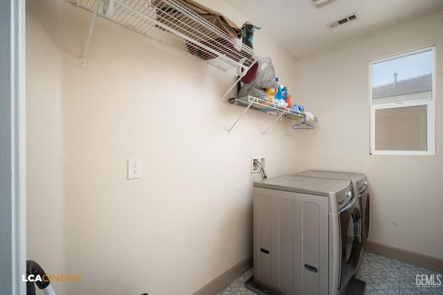 6107 Shasta Daisy Way, Bakersfield, CA 93311