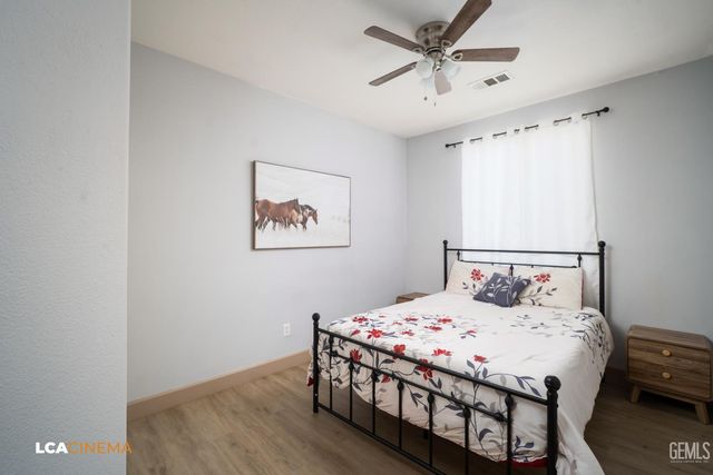 6107 Shasta Daisy Way, Bakersfield, CA 93311