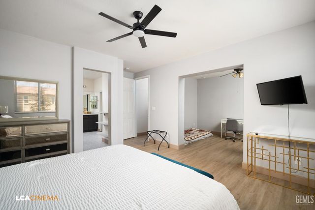 6107 Shasta Daisy Way, Bakersfield, CA 93311