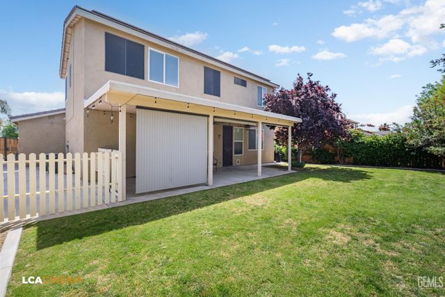 6107 Shasta Daisy Way, Bakersfield, CA 93311