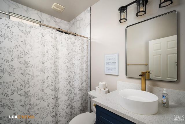 6107 Shasta Daisy Way, Bakersfield, CA 93311