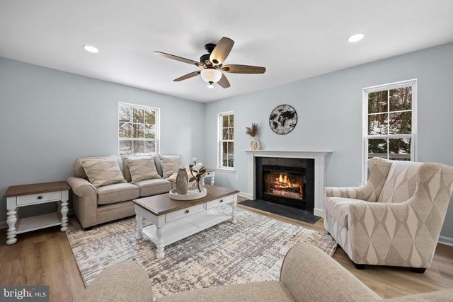 3696 WERTZ DR, Woodbridge, VA 22193