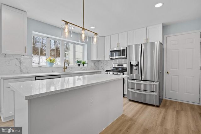 3696 WERTZ DR, Woodbridge, VA 22193