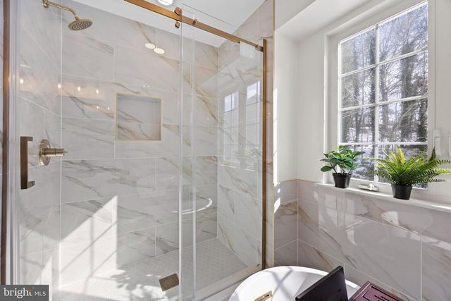 3696 WERTZ DR, Woodbridge, VA 22193