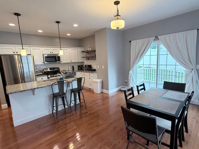 58 Oak St 58, Clinton, MA 01510