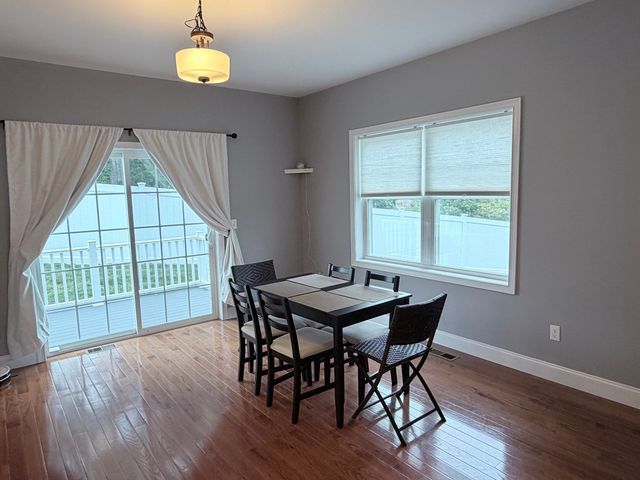 58 Oak St 58, Clinton, MA 01510