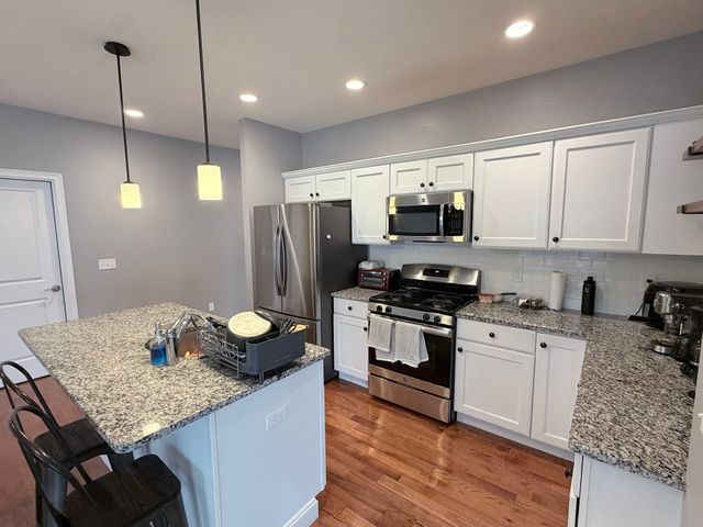 58 Oak St 58, Clinton, MA 01510