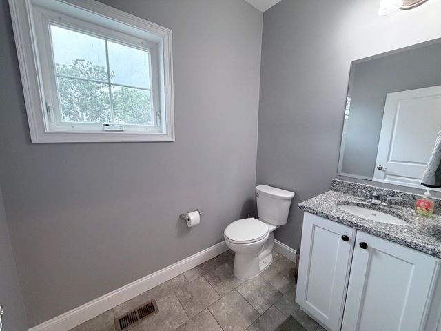 58 Oak St 58, Clinton, MA 01510
