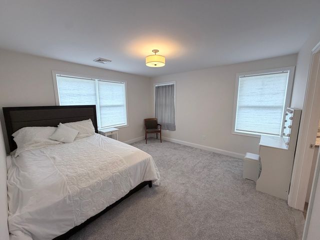 58 Oak St 58, Clinton, MA 01510