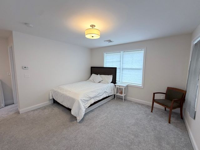 58 Oak St 58, Clinton, MA 01510