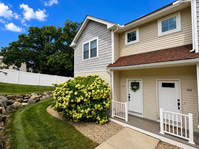 58 Oak St 58, Clinton, MA 01510