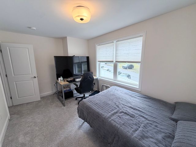 58 Oak St 58, Clinton, MA 01510