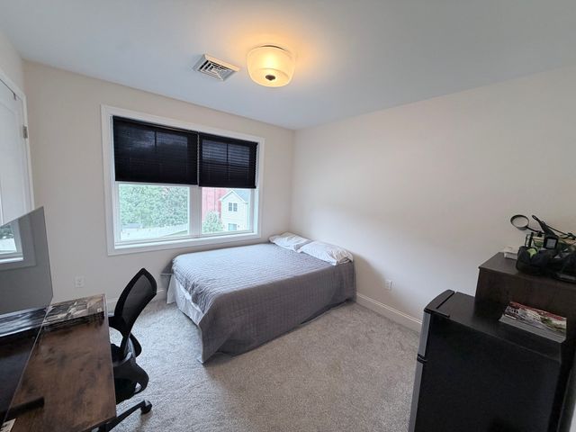 58 Oak St 58, Clinton, MA 01510