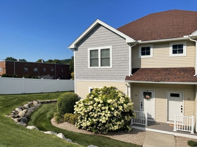 58 Oak St 58, Clinton, MA 01510