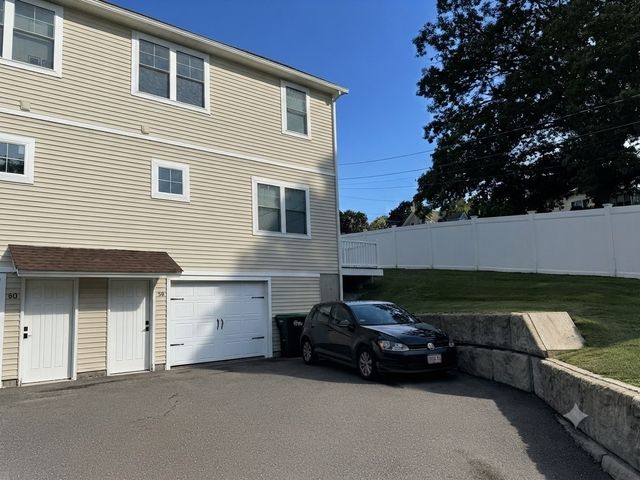 58 Oak St 58, Clinton, MA 01510