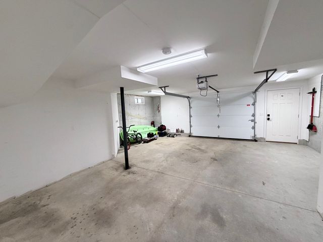 58 Oak St 58, Clinton, MA 01510